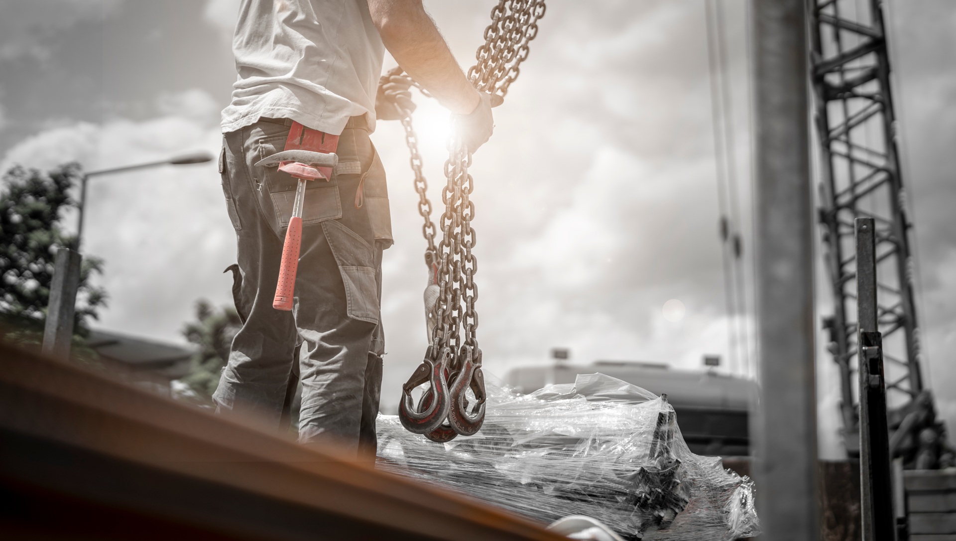 Lastkette mit Haken auf Baustelle | Elektrokettenzug